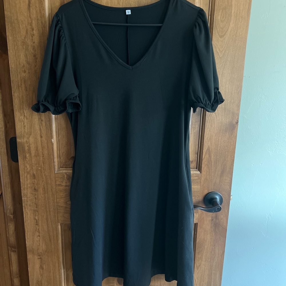Black V-Neck Short Sleeve Dress